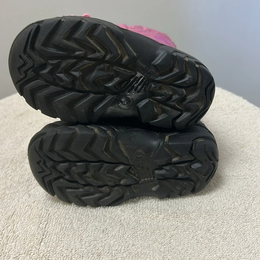 Kamik kids Insulted slip in Winter Snow Rain Boots girls Size 5 pink black